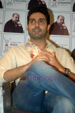Abhishek Bachchan teaches at Anupam Kher_s Action Prepares in Santacruz, Mumbai on 2nd Aug 2011 (15).JPG